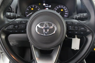 Toyota Yaris 1.0 5 porte Active (9)