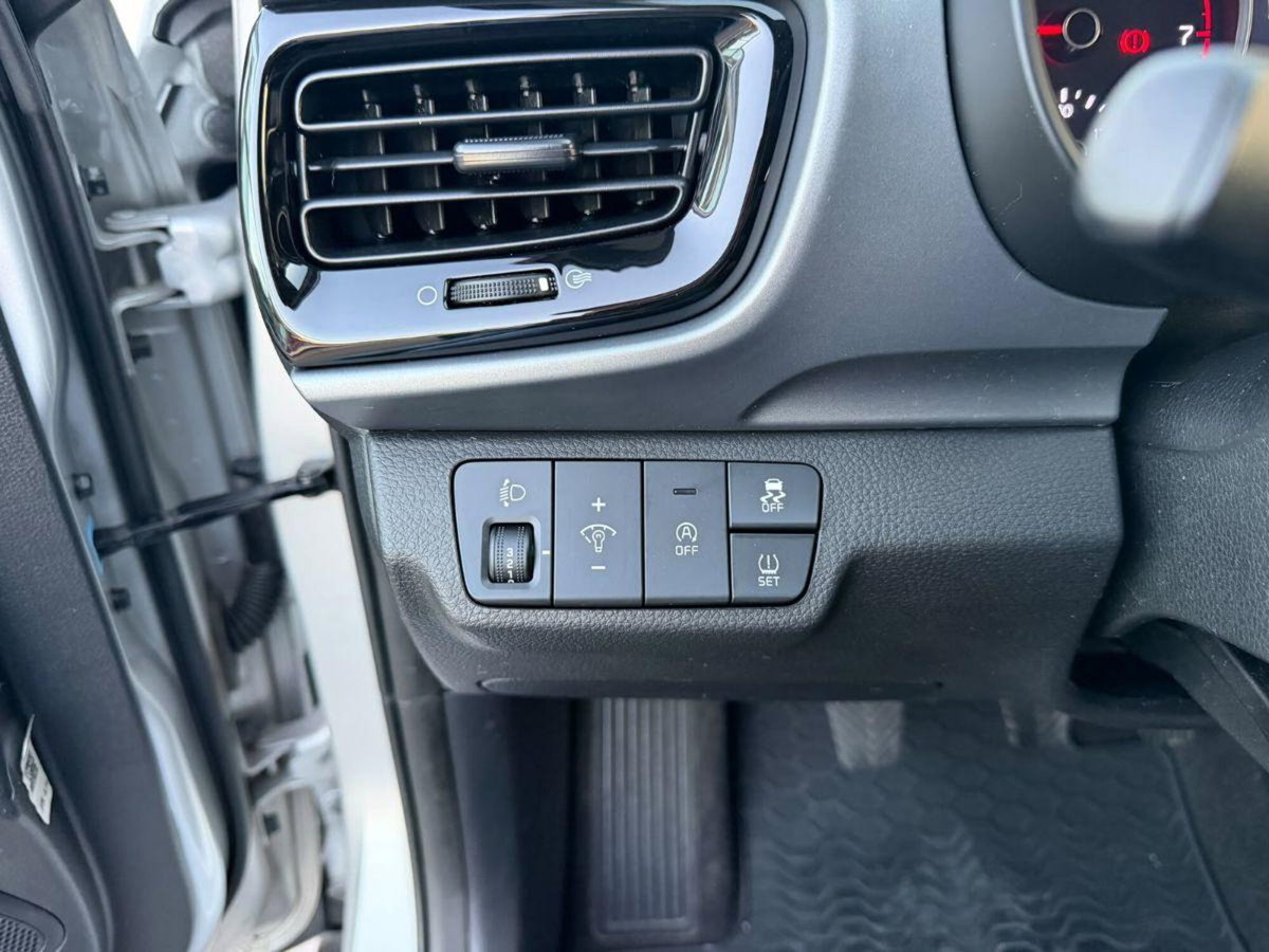 Kia Stonic 1.0 T-GDi 100 CV MHEV iMT GT Line (12)