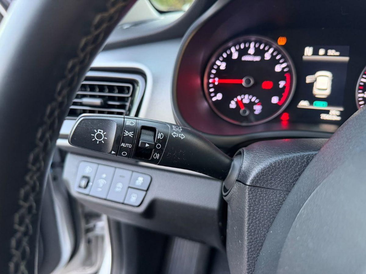 Kia Stonic 1.0 T-GDi 100 CV MHEV iMT GT Line (14)