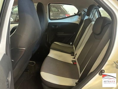 Toyota Aygo 1.0 12V VVT-i 5 porte (10)
