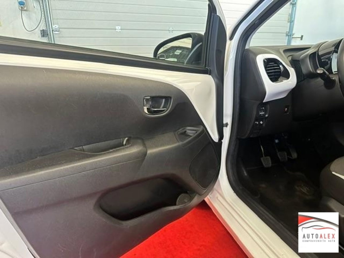 Toyota Aygo 1.0 12V VVT-i 5 porte (15)