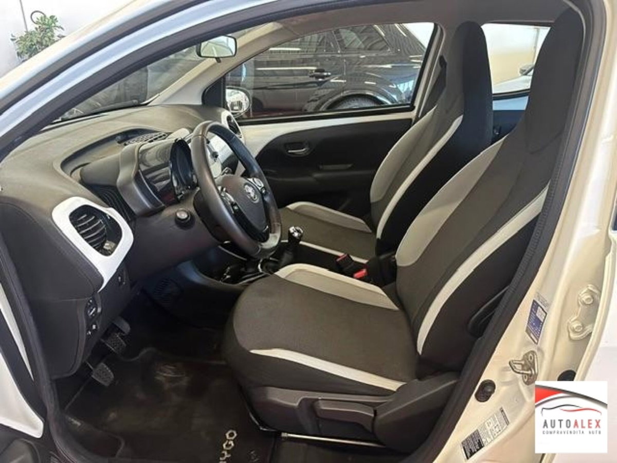 Toyota Aygo 1.0 12V VVT-i 5 porte (16)