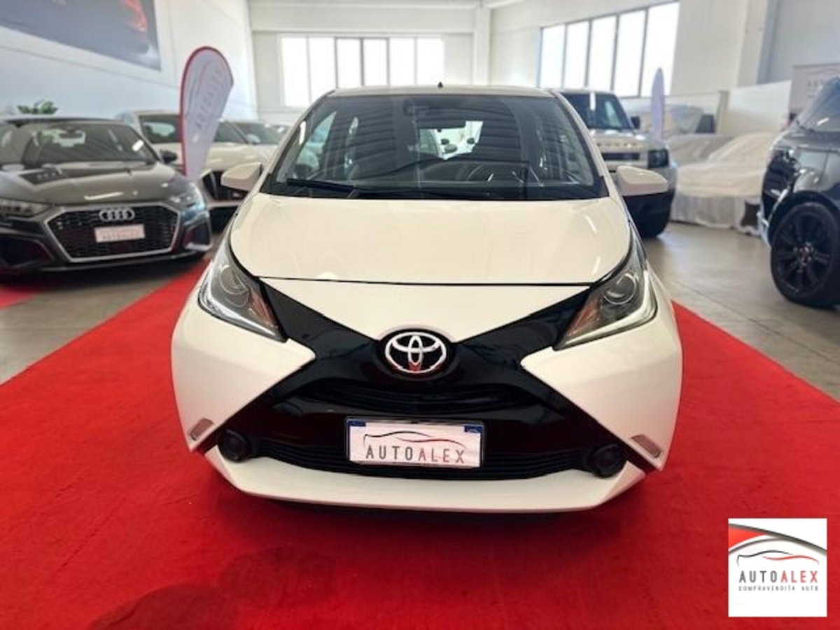 Toyota Aygo 1.0 12V VVT-i 5 porte (2)
