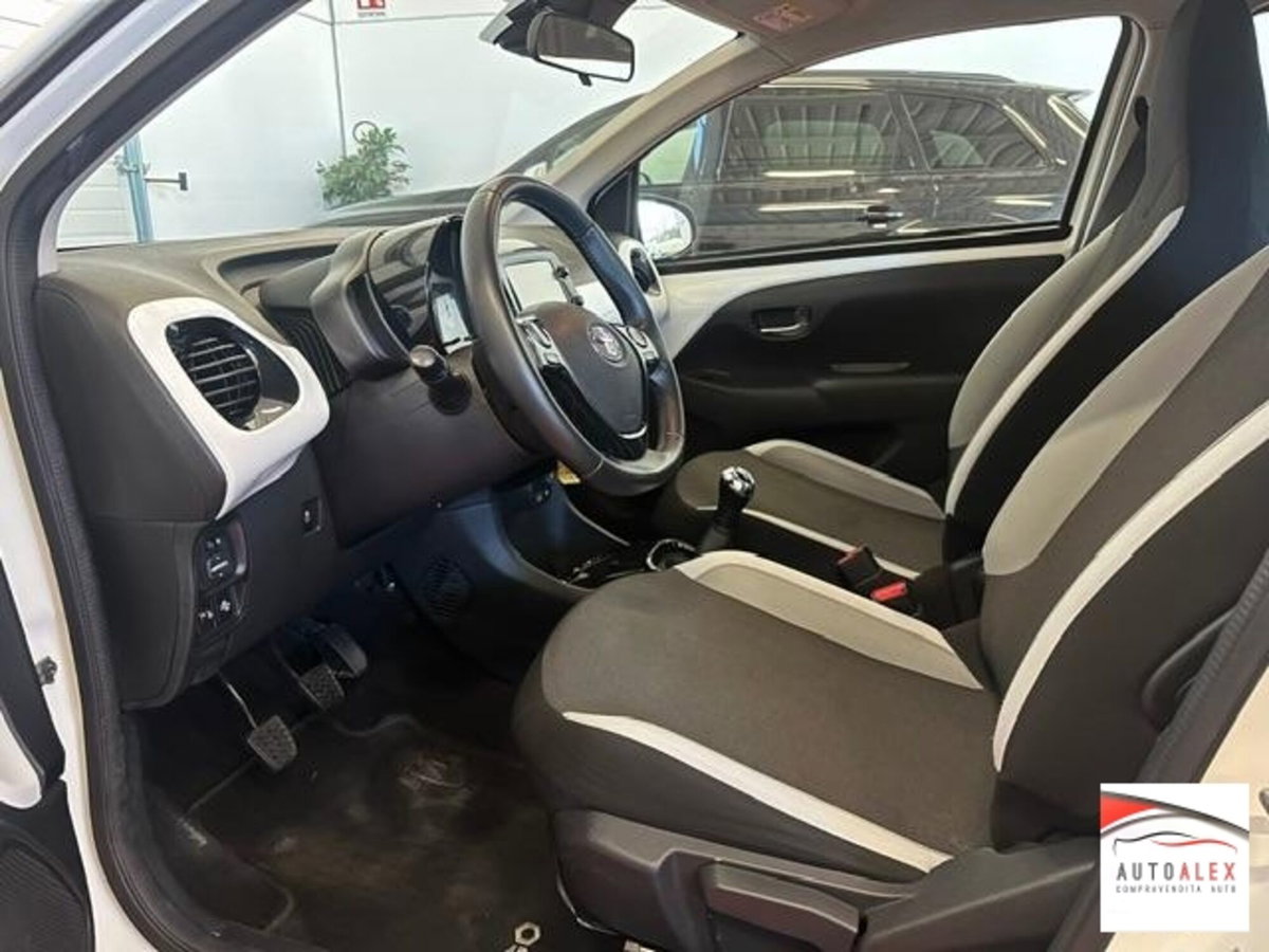 Toyota Aygo 1.0 12V VVT-i 5 porte (7)
