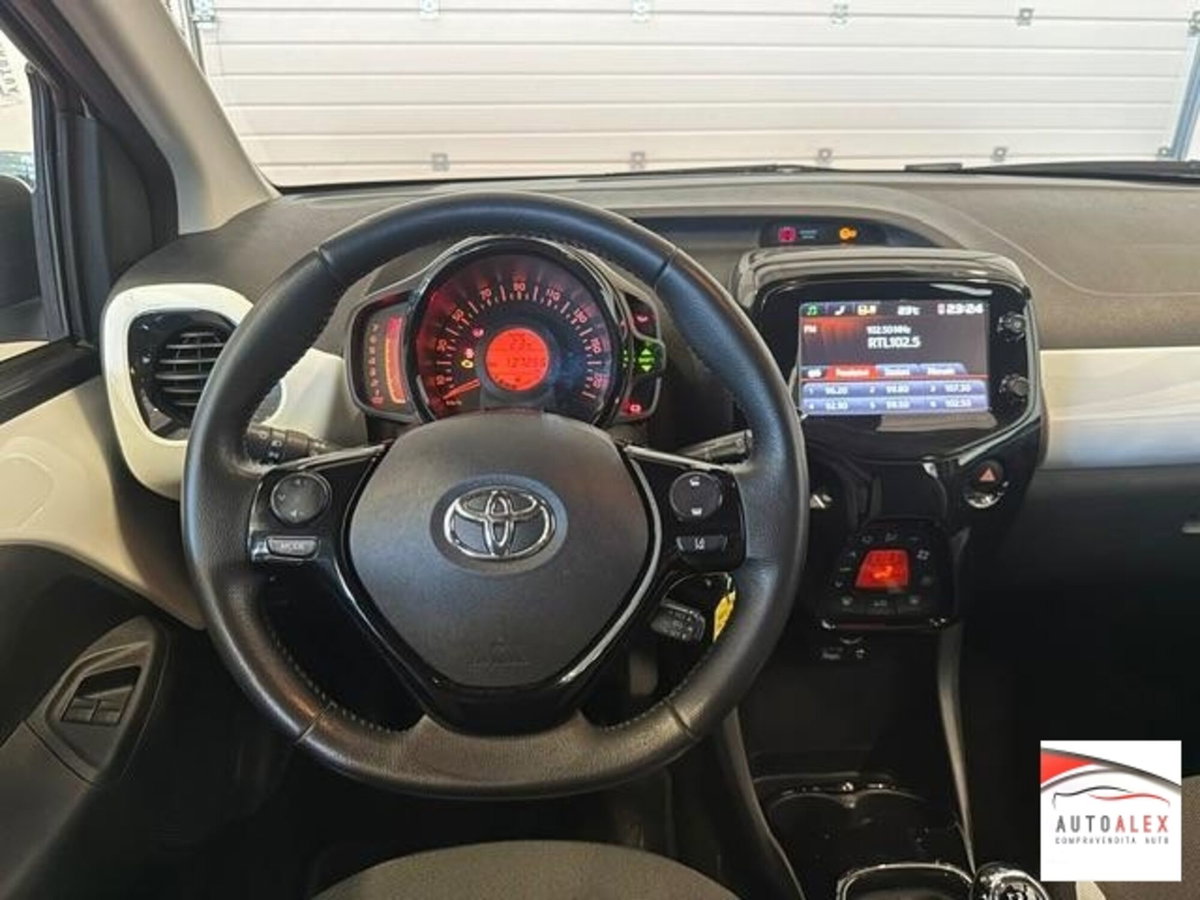 Toyota Aygo 1.0 12V VVT-i 5 porte (8)