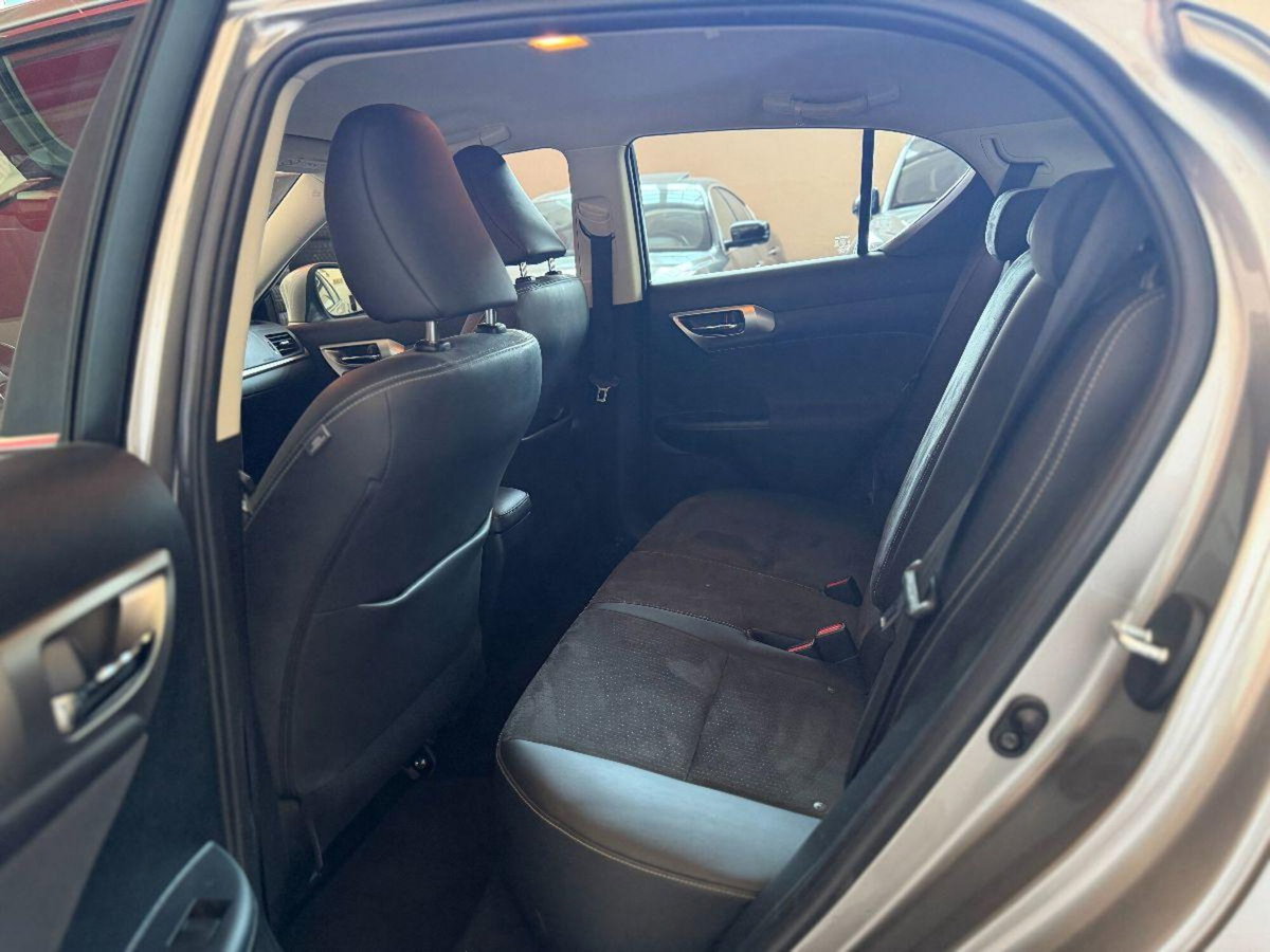 Lexus CT Hybrid Executive (8)