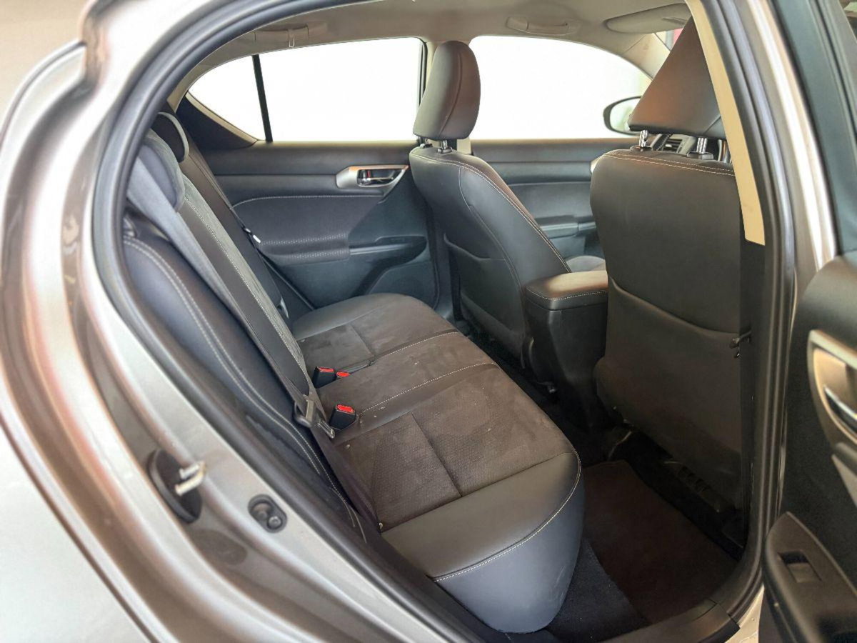Lexus CT Hybrid Executive (9)