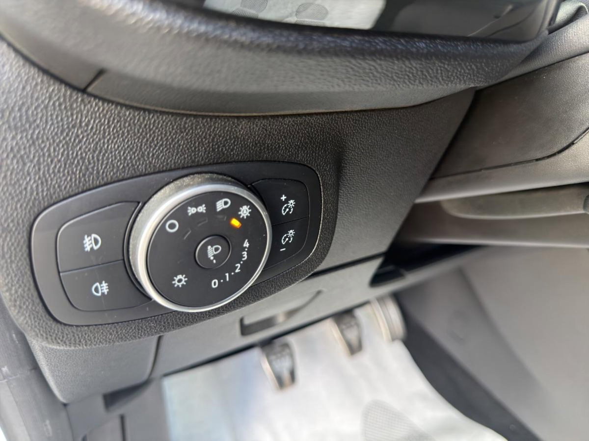 Ford Fiesta 1.0 EcoBoost 100CV 3 porte ST-Line (18)