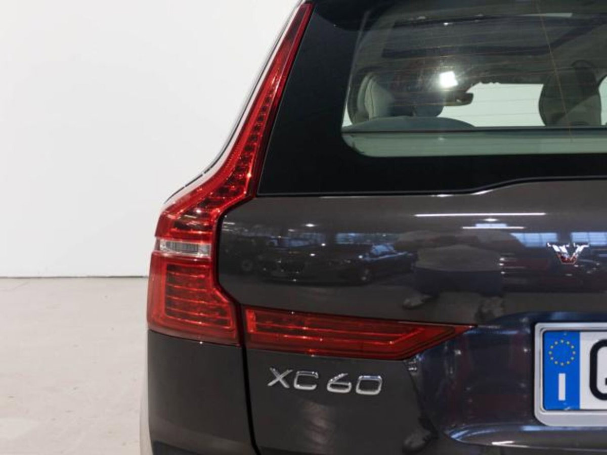 Volvo XC60 B4 automatico Core (8)