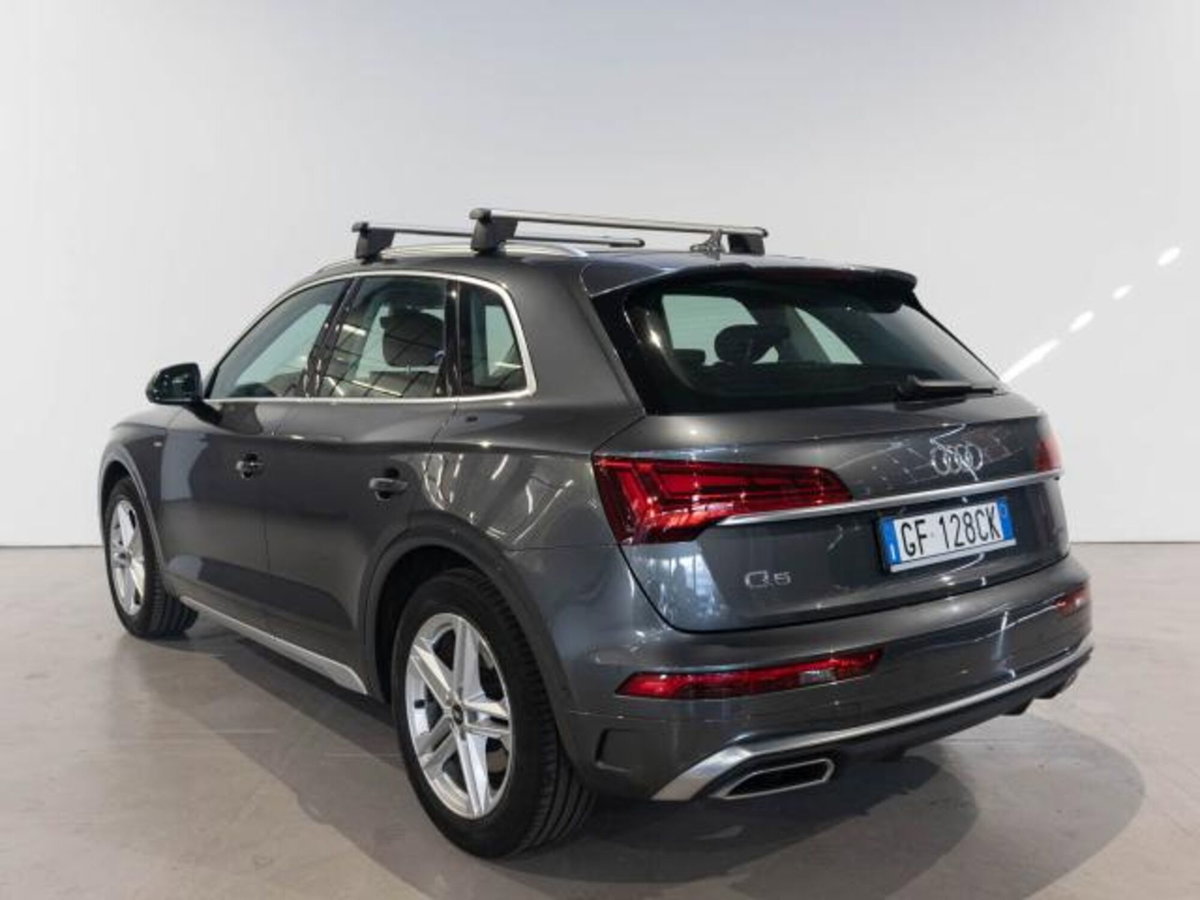 Audi Q5 40 2.0 tdi mhev 12V Identity Black quattro s-tronic (2)