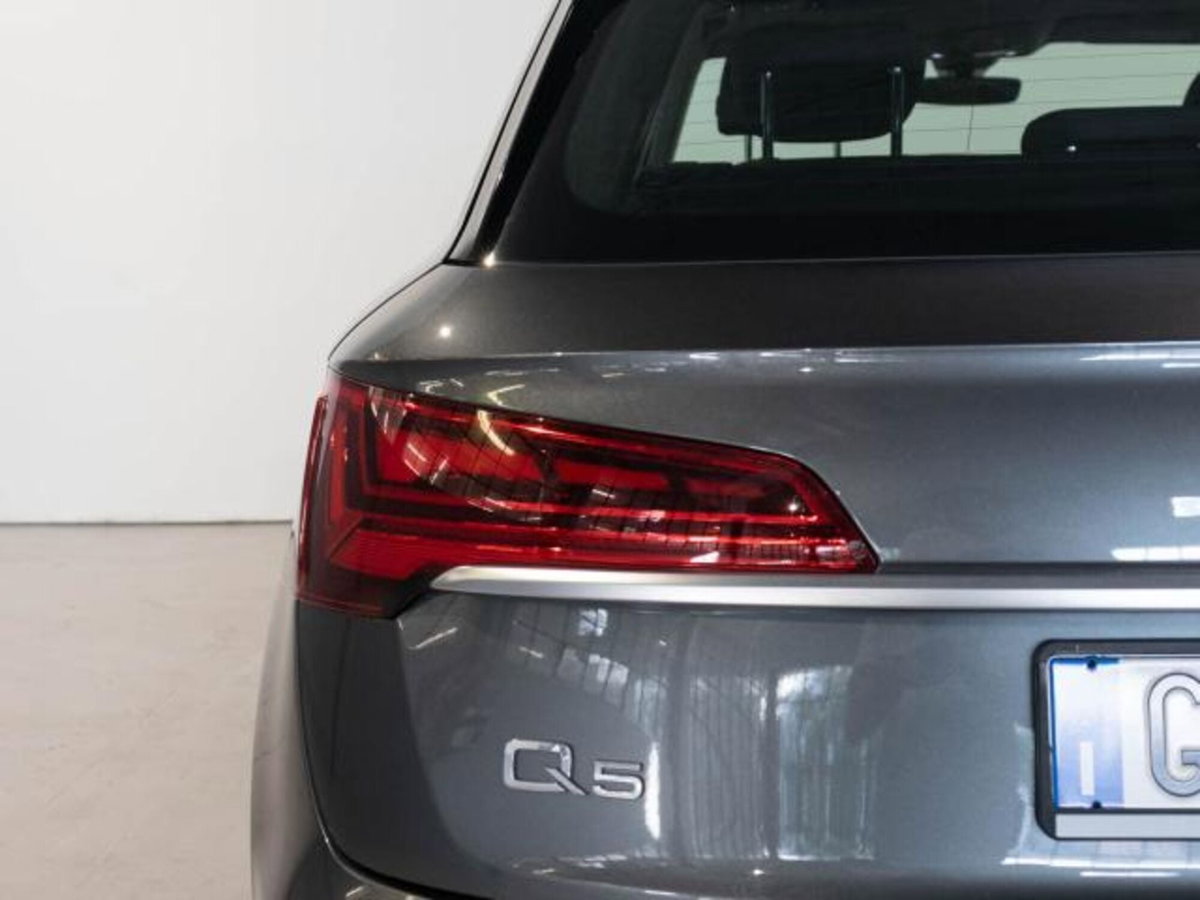 Audi Q5 40 2.0 tdi mhev 12V Identity Black quattro s-tronic (7)