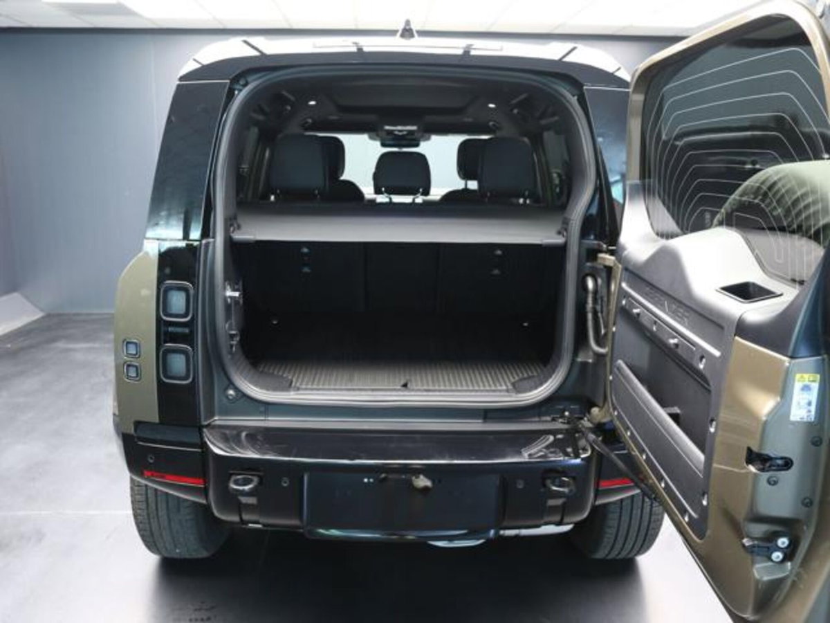 Land Rover Defender 110 3.0d i6 mhev X-Dynamic HSE awd 250cv auto (9)