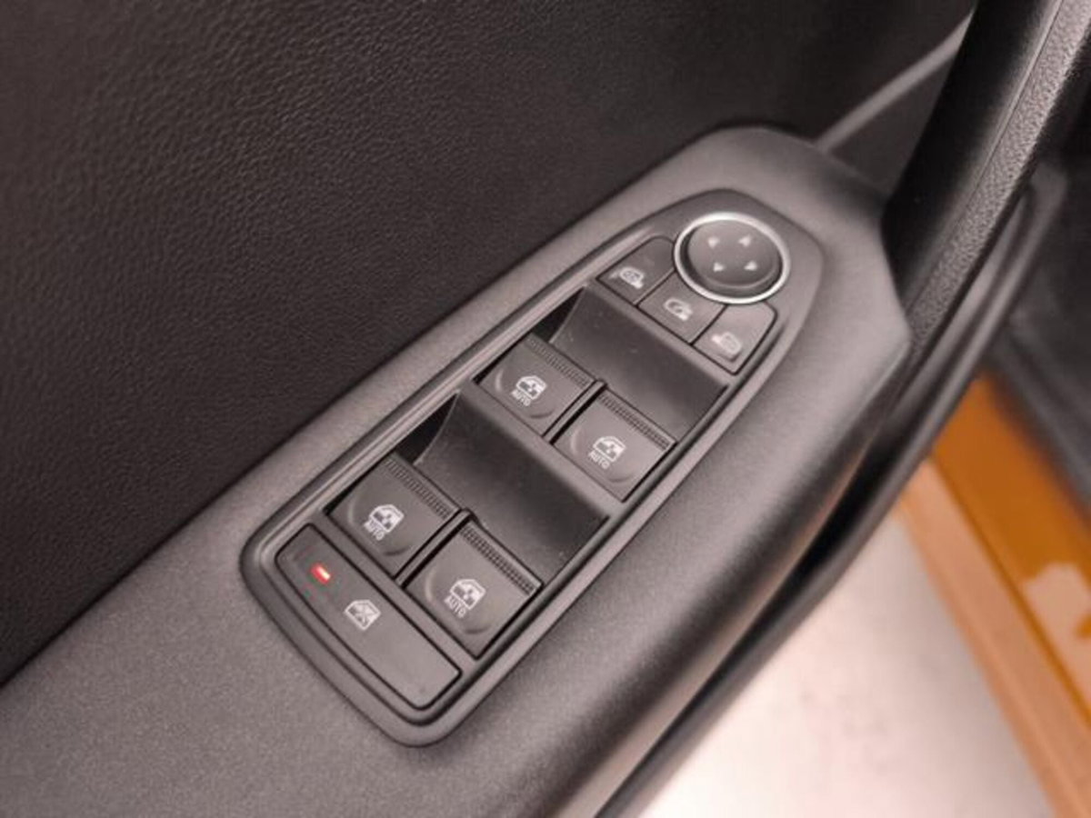 Renault Captur TCe 100 CV Intens (18)