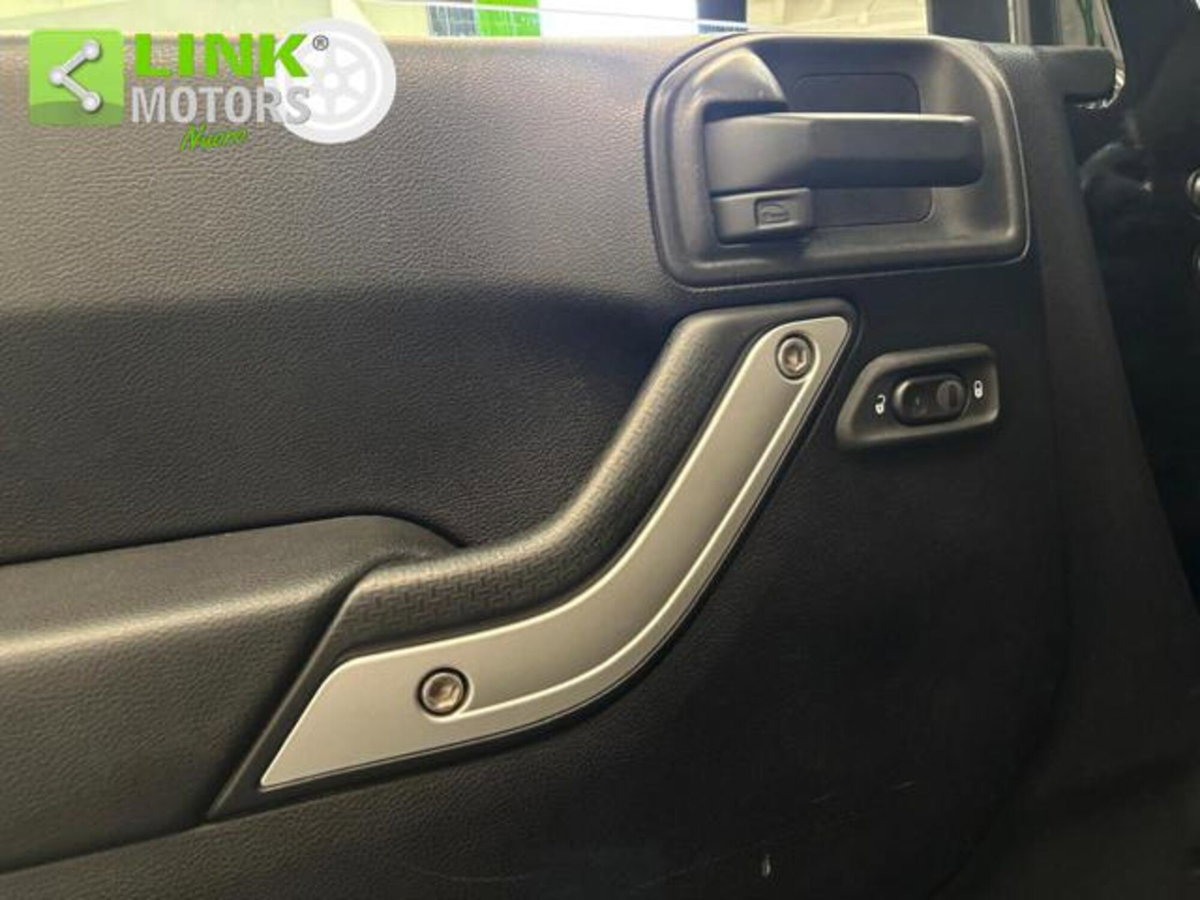 Jeep Wrangler 2.8 CRD DPF Sahara (14)