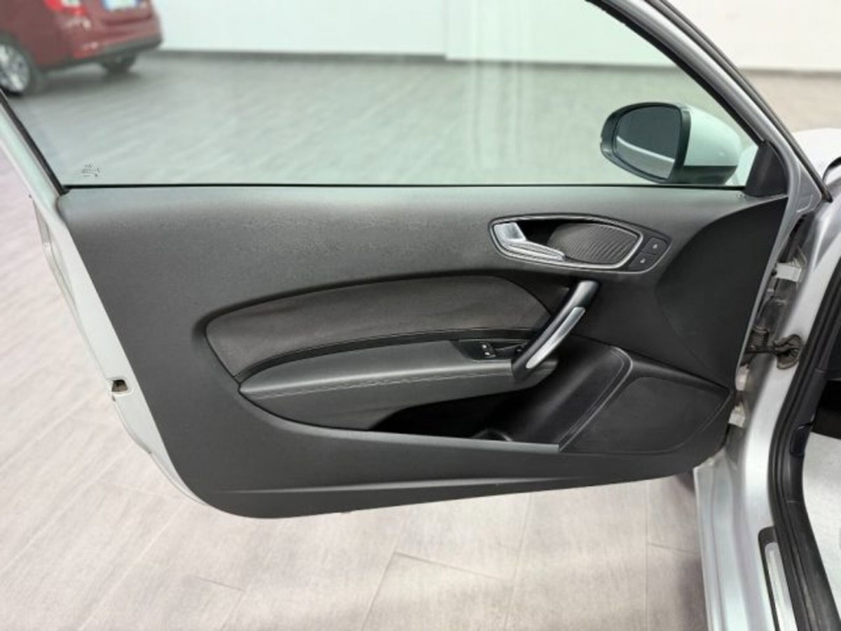 Audi A1 1.4 TFSI S tronic 119g Ambition (12)