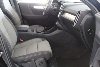 Volvo XC40 2.0 b3 Core auto (2)