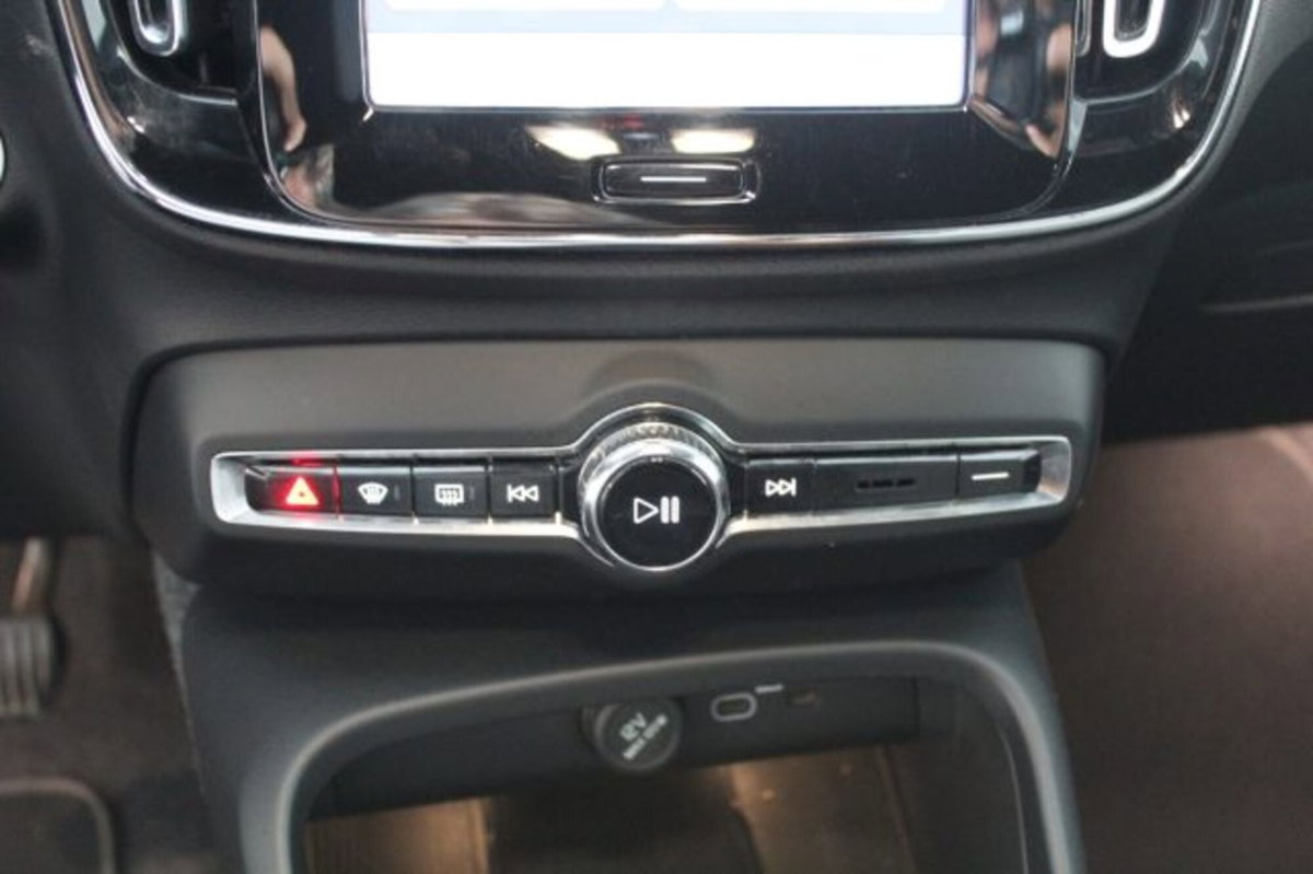 Volvo XC40 2.0 b3 Core auto (9)