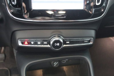 Volvo XC40 2.0 b3 Core auto (9)