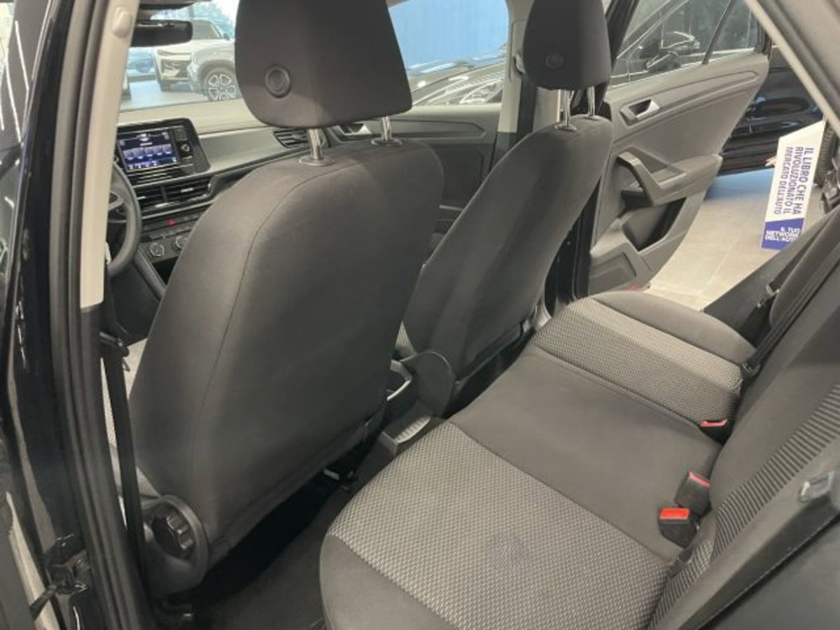 Volkswagen T-Roc 1.0 TSI Life (9)