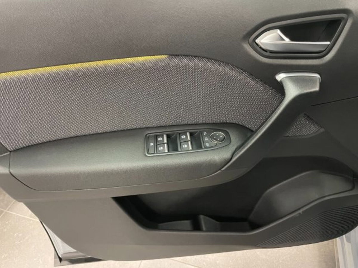 Renault Captur 1.2 eco-g Techno 120cv (9)