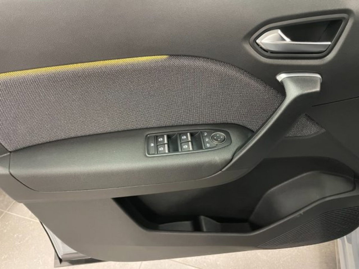 Renault Captur 1.2 eco-g Techno 120cv (9)