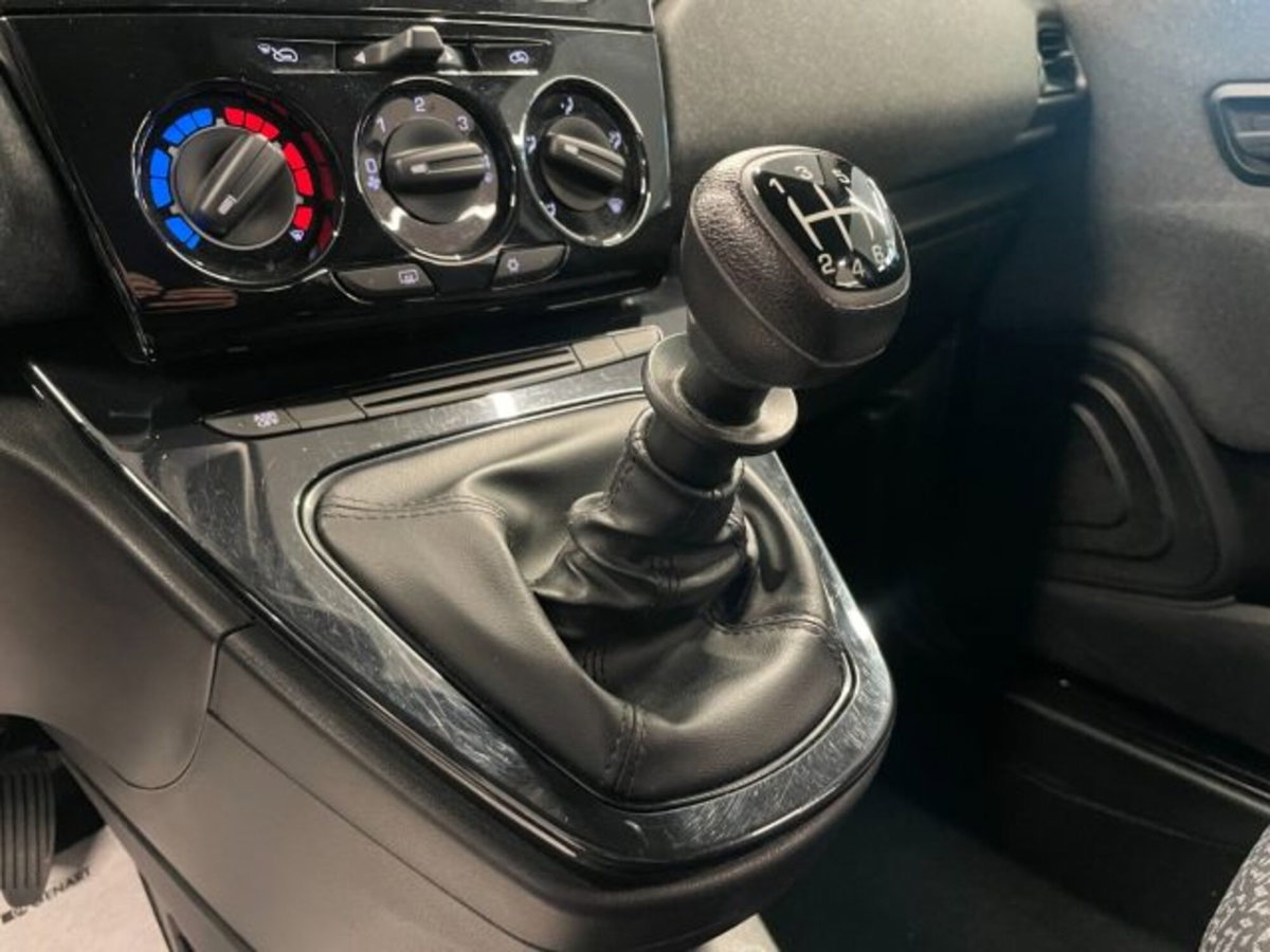 Lancia Ypsilon 1.0 FireFly 5 porte S&S Hybrid Silver Plus (17)