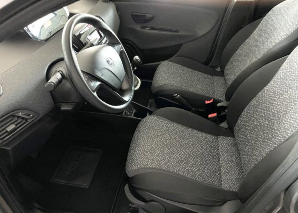 Lancia Ypsilon 1.0 FireFly 5 porte S&S Hybrid Silver Plus (9)