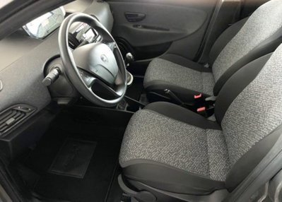 Lancia Ypsilon 1.0 FireFly 5 porte S&S Hybrid Silver Plus (9)