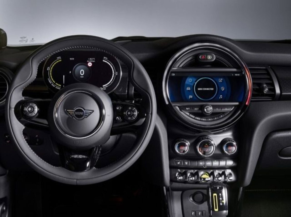 MINI Mini Cooper SE Resolute (3)