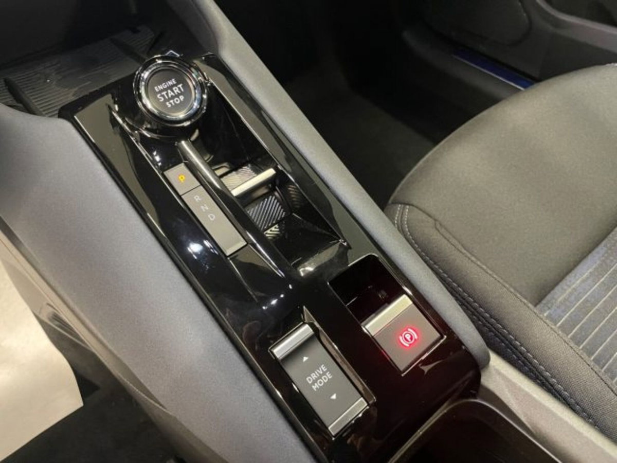 Alfa Romeo Junior 1.2 ibrida Sprint 145cv edct6 (2)