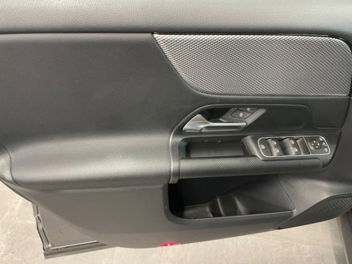 Mercedes-Benz GLA SUV 200 d Business Extra auto (12)