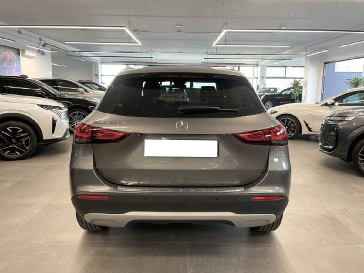 Mercedes-Benz GLA SUV 200 d Business Extra auto (3)