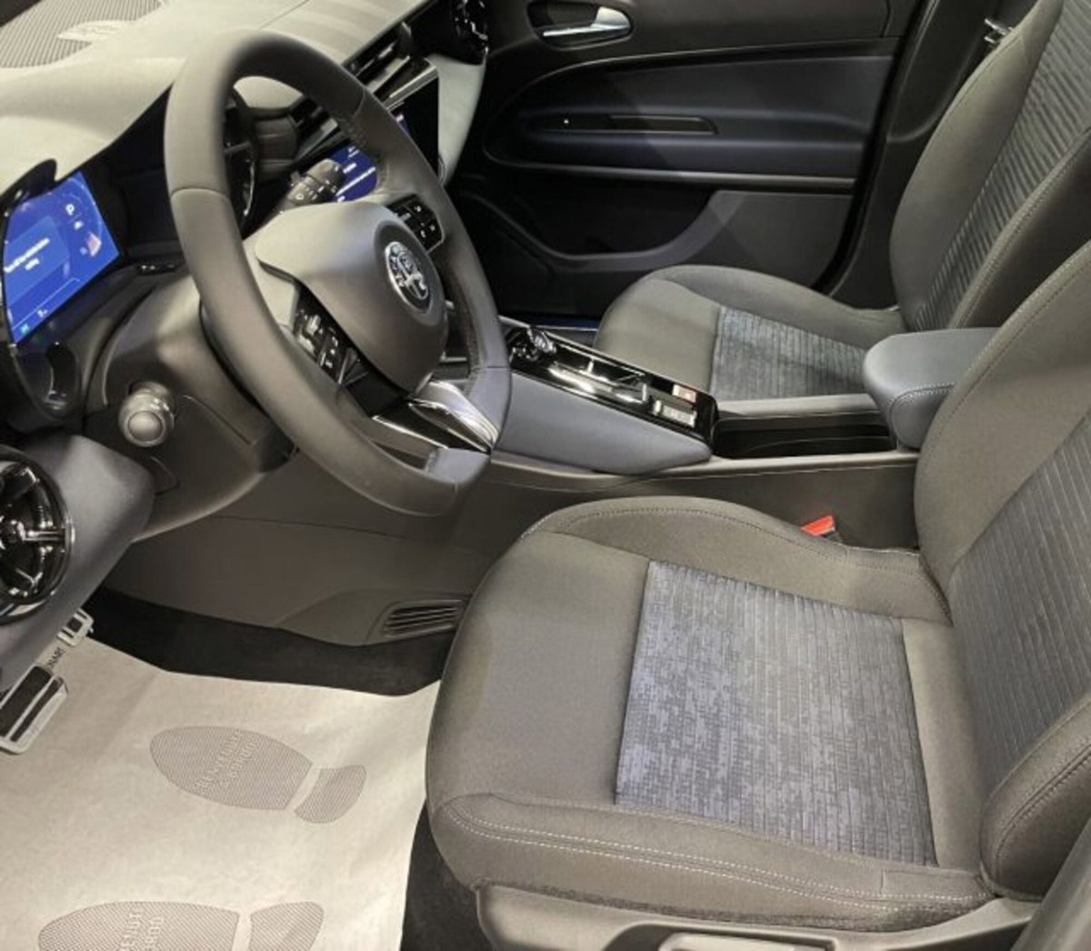 Alfa Romeo Junior 1.2 ibrida Sprint 145cv edct6 (2)
