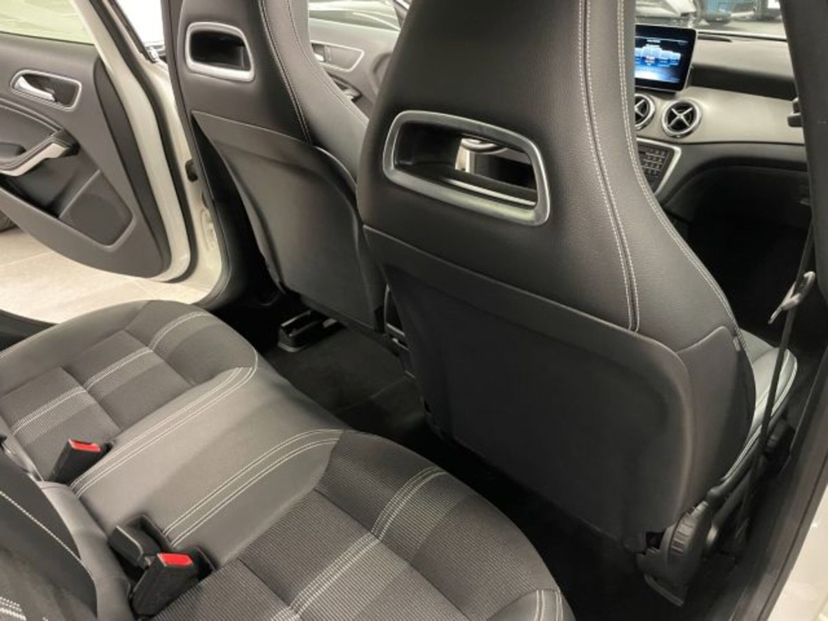 Mercedes-Benz GLA SUV 180 Sport (14)
