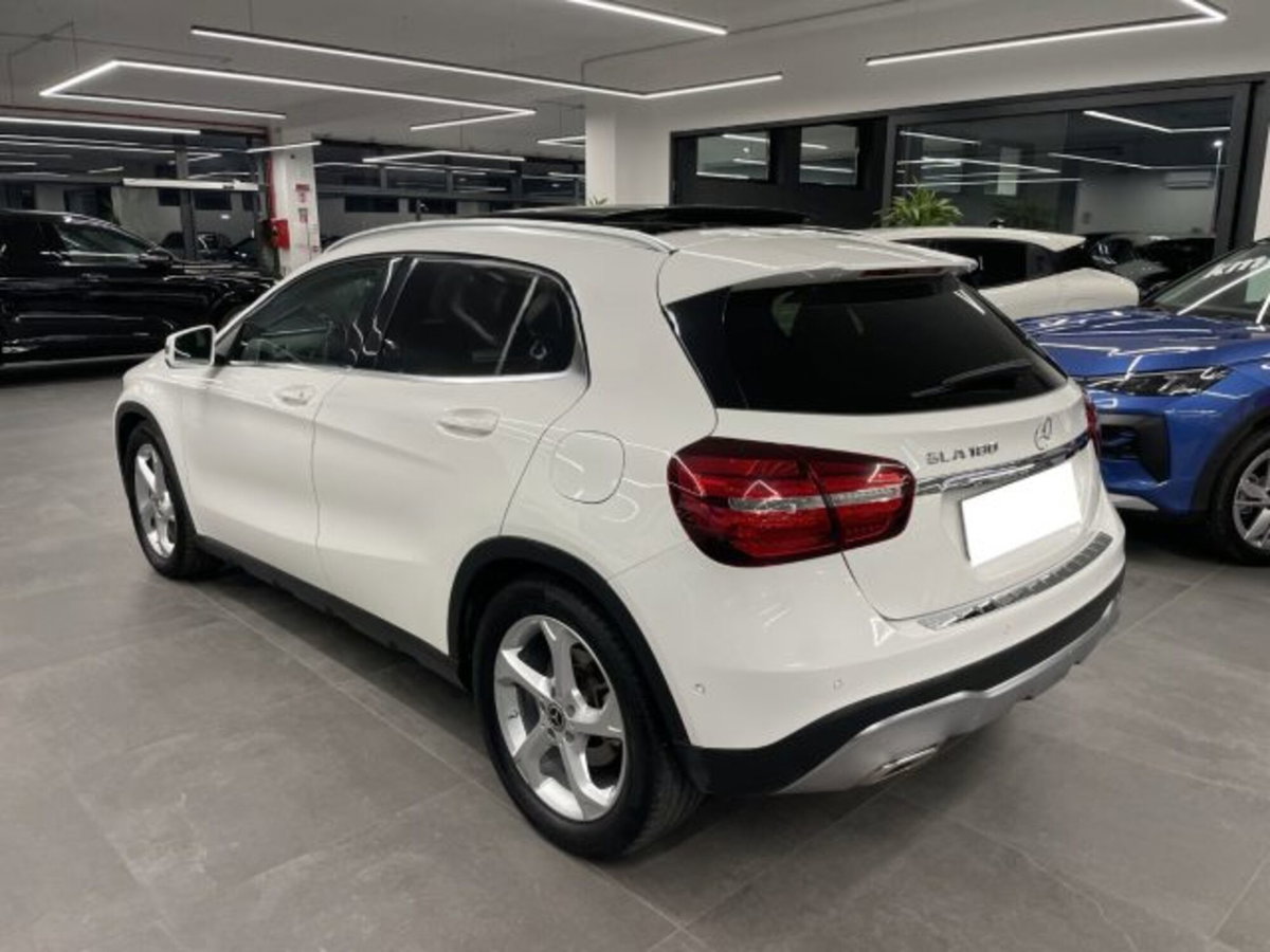Mercedes-Benz GLA SUV 180 Sport (15)