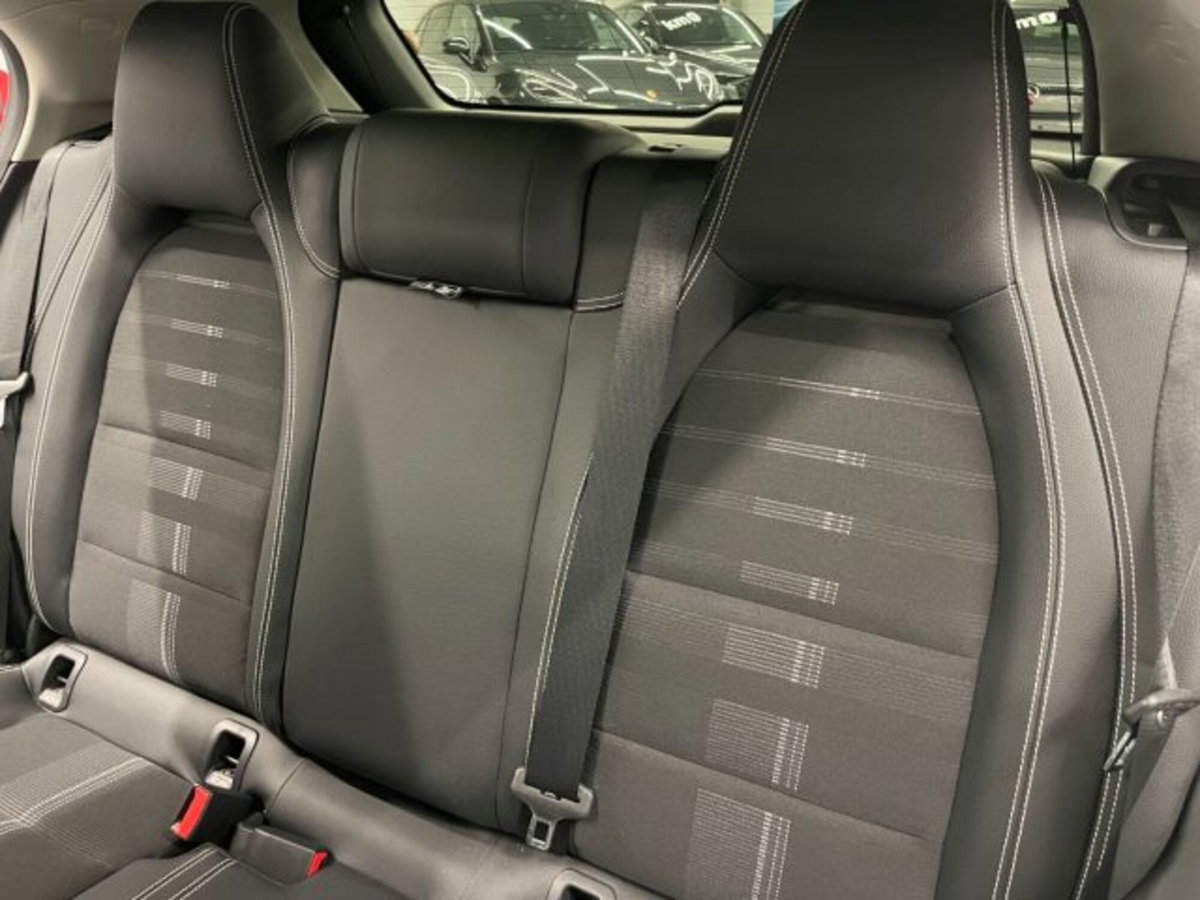 Mercedes-Benz GLA SUV 180 Sport (16)