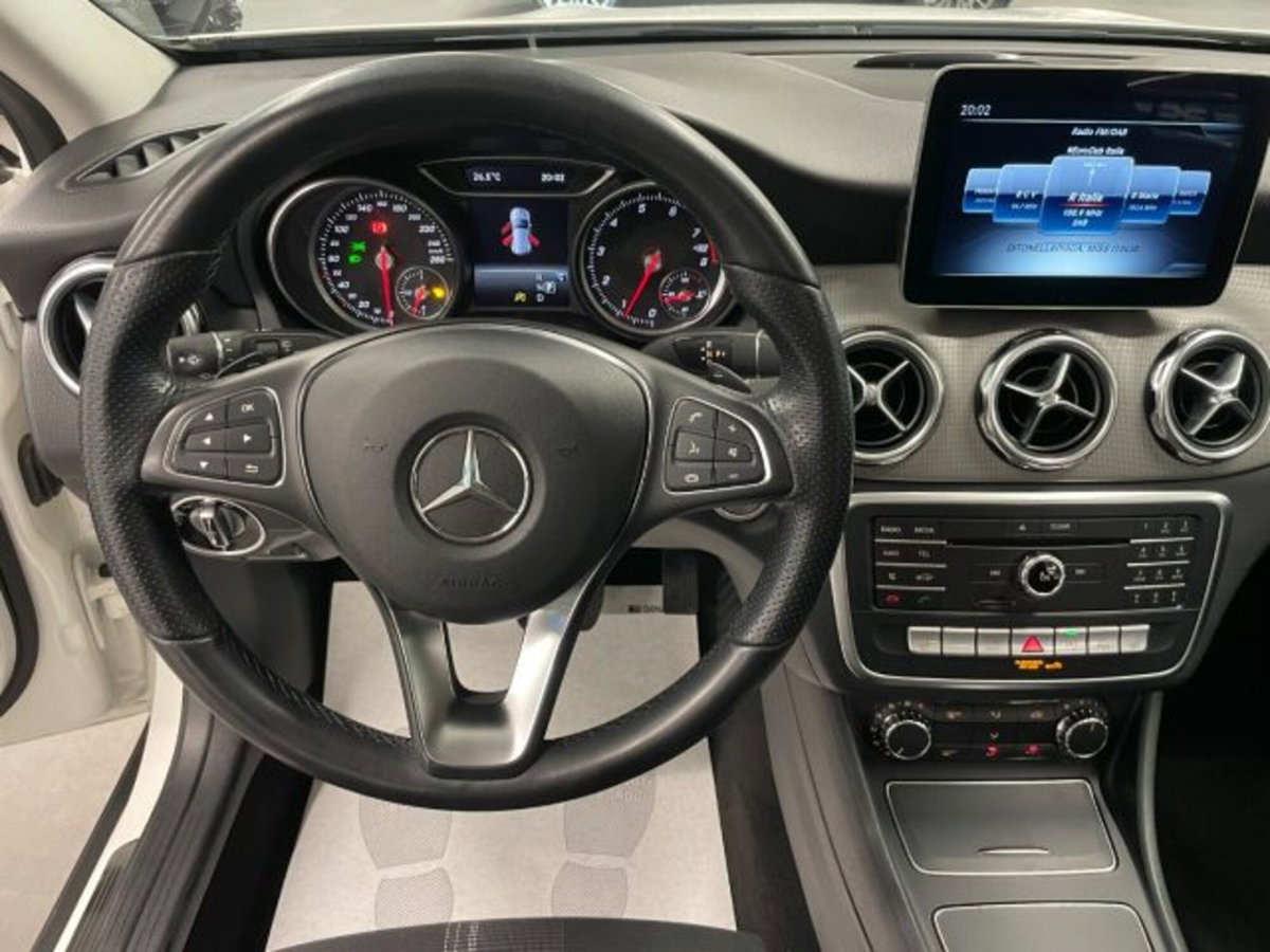 Mercedes-Benz GLA SUV 180 Sport (17)