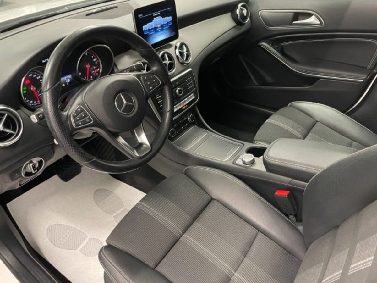 Mercedes-Benz GLA SUV 180 Sport (3)