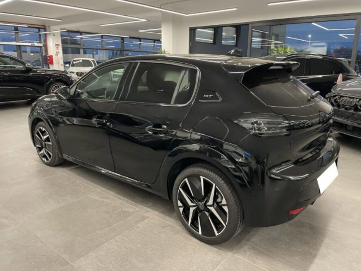 Peugeot 208 51 kWh GT (4)