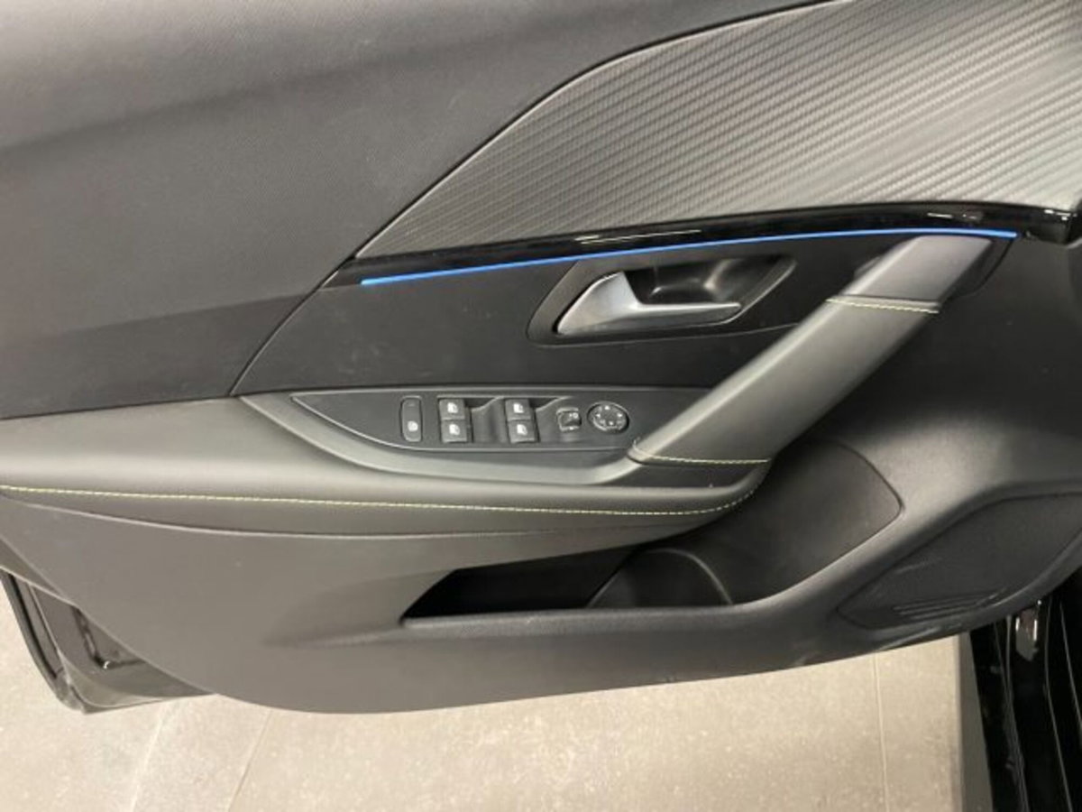 Peugeot 208 51 kWh GT (8)