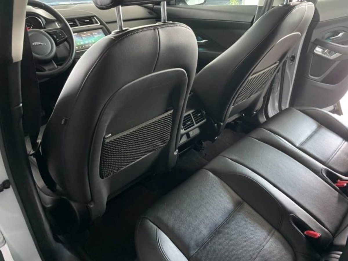Jaguar E-Pace 2.0D 150 CV AWD aut. R-Dynamic HSE (13)