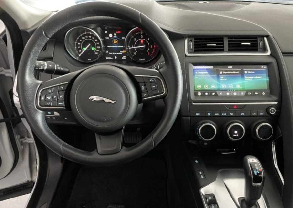 Jaguar E-Pace 2.0D 150 CV AWD aut. R-Dynamic HSE (4)