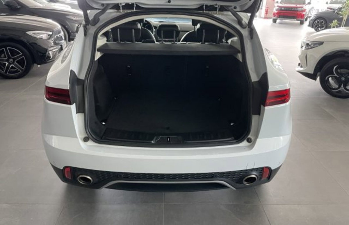 Jaguar E-Pace 2.0D 150 CV AWD aut. R-Dynamic HSE (6)
