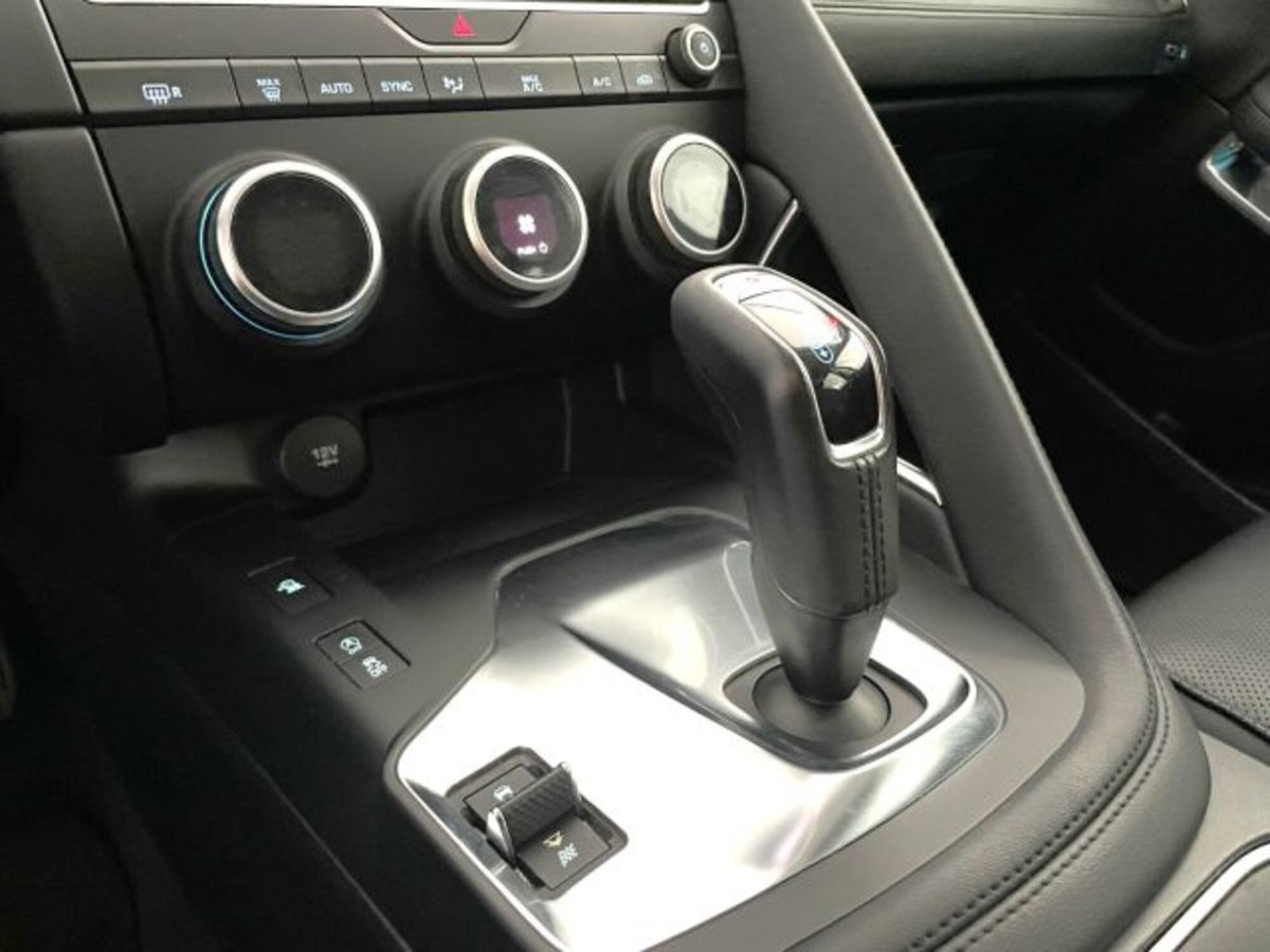 Jaguar E-Pace 2.0D 150 CV AWD aut. R-Dynamic HSE (9)