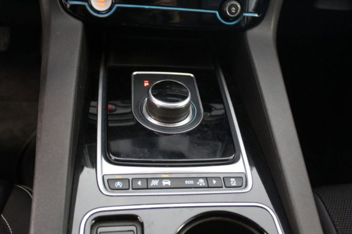 Jaguar F-Pace 2.0 D 180 CV R-Sport (16)