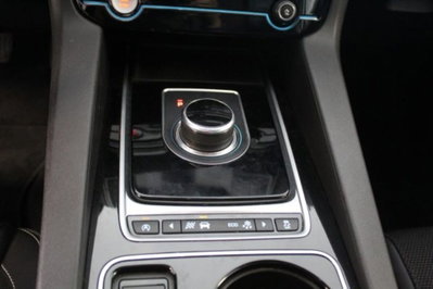 Jaguar F-Pace 2.0 D 180 CV R-Sport (16)