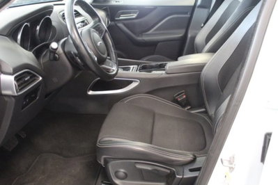 Jaguar F-Pace 2.0 D 180 CV R-Sport (2)