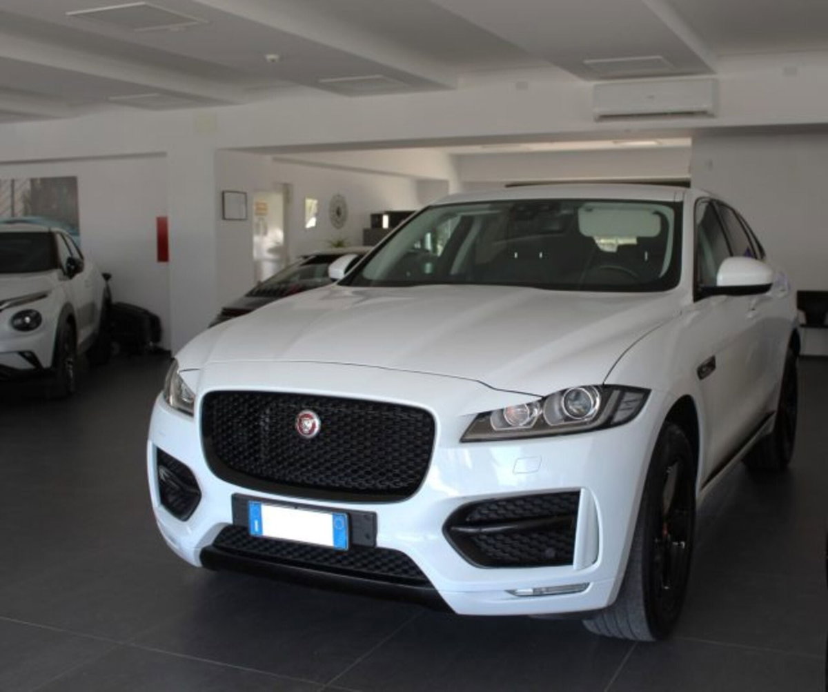 Jaguar F-Pace 2.0 D 180 CV R-Sport (4)