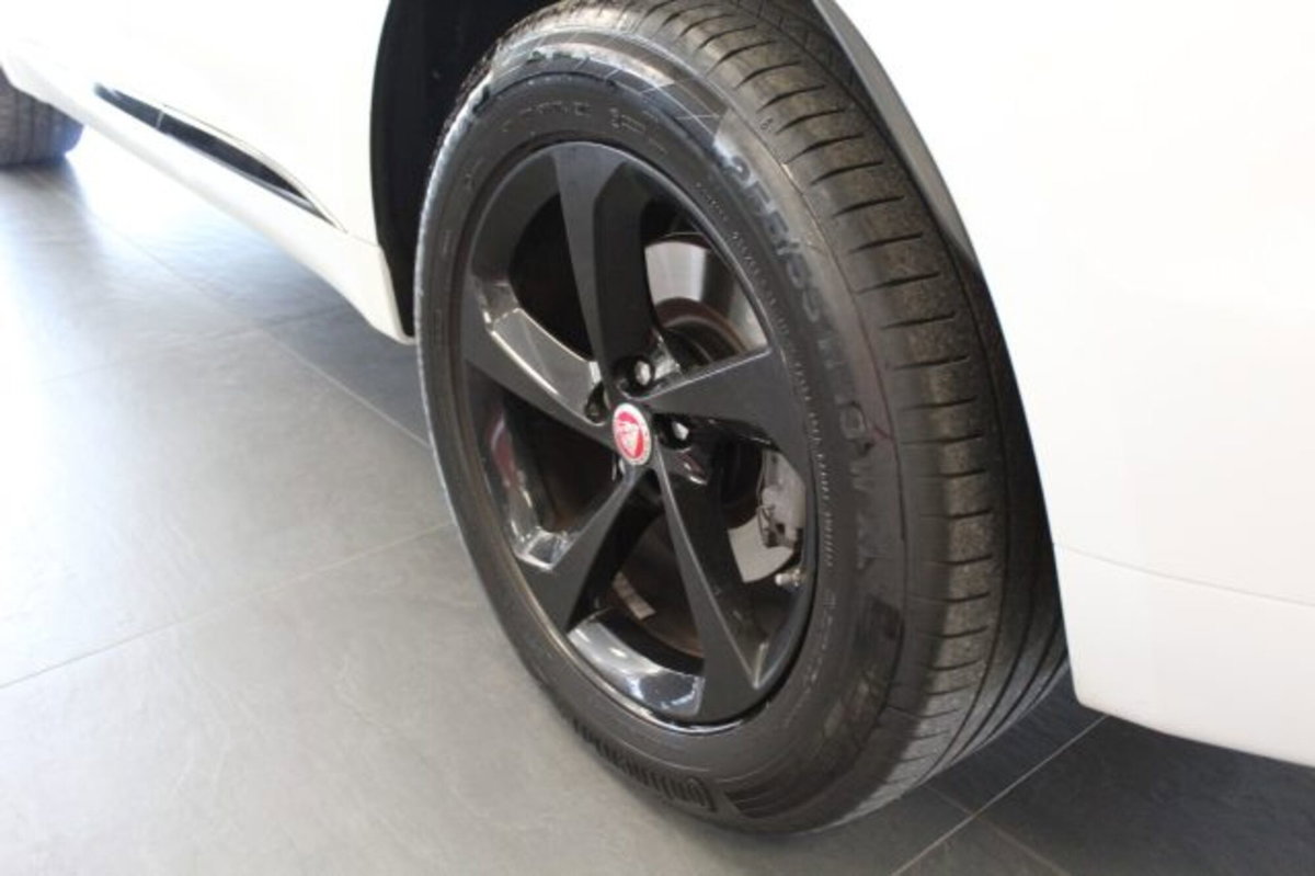 Jaguar F-Pace 2.0 D 180 CV R-Sport (7)