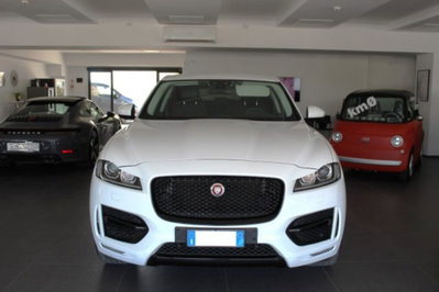 Jaguar F-Pace 2.0 D 180 CV R-Sport (8)